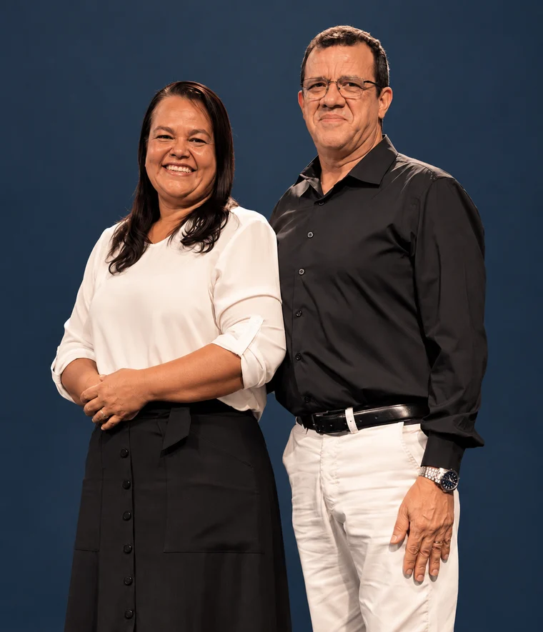 Pr. Marcos Aurélio e a pastora Daniella.