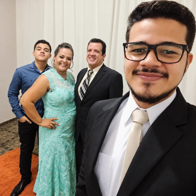 Pr. Marcos Aurélio com a família.